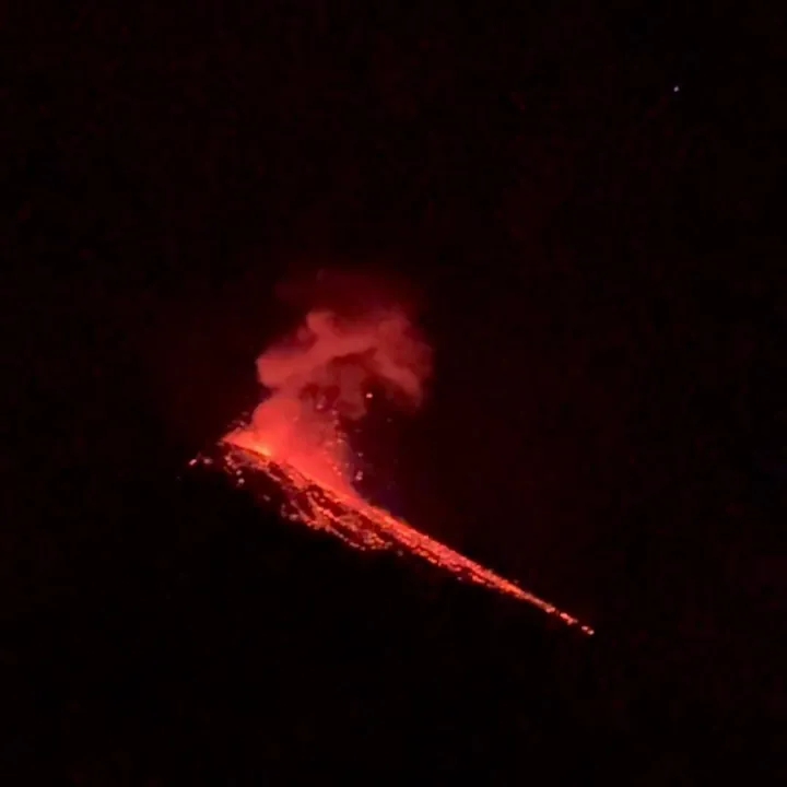 Volcán de Fuego erupting at night
