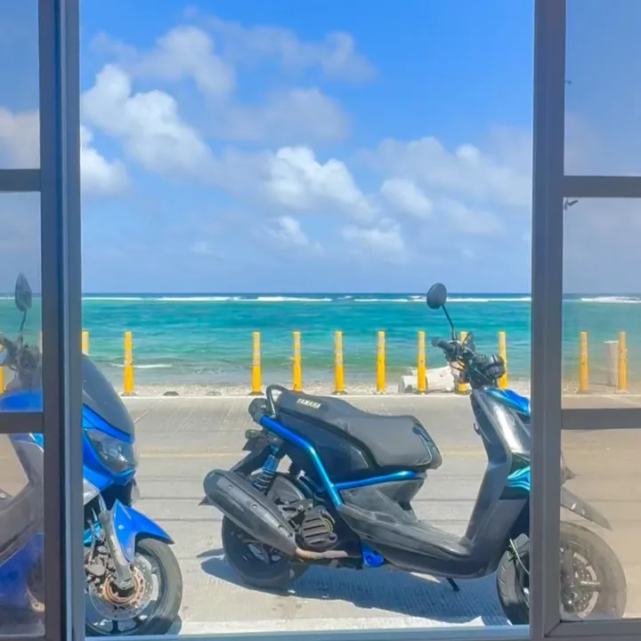 A scooter facing a turquoise sea, San Andrés